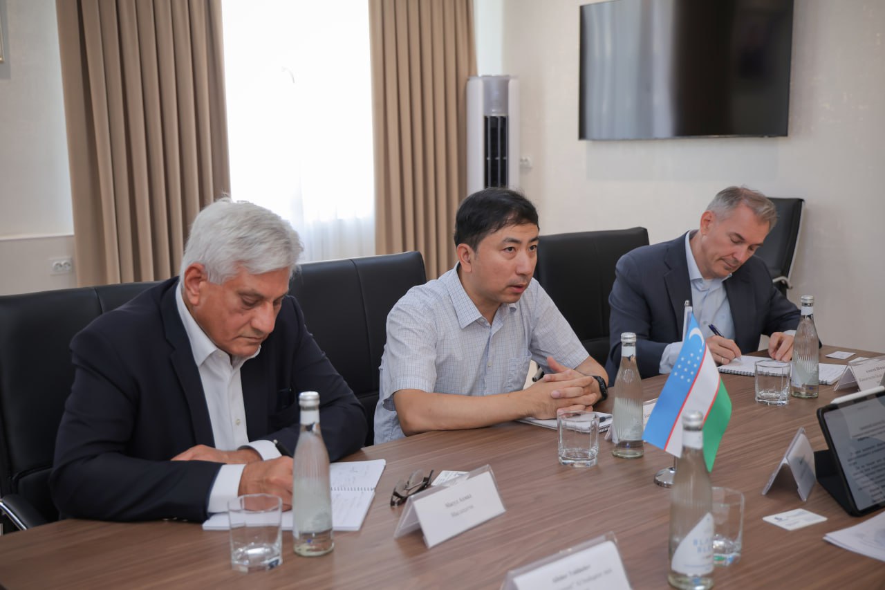 Bugun “Issiqliktaʼminoti” AJ boshqaruv raisi Ilhom To‘rayev Osiyo infratuzilma va investitsiyalar bankining Investitsiyalar bo‘yicha bosh menedjeri Jianshi Yao bilan uchrashuv o‘tkazdi.