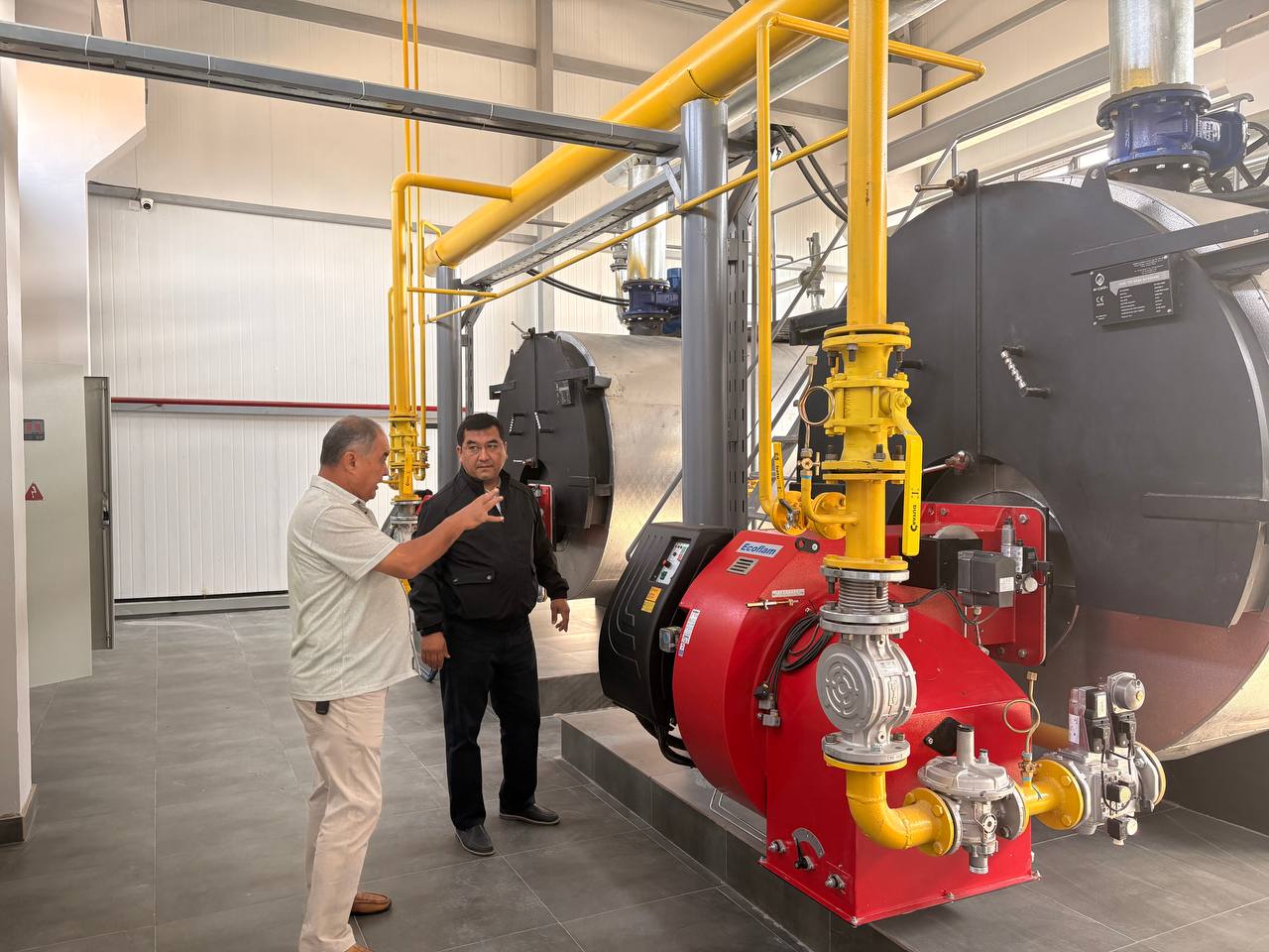 “Issiqlikta’minoti” AJ boshqaruv raisi Ilhom To‘rayev Termiz tumani "Yangiobod" MFY hududi, "Yangi O‘zbekiston" massivida qurilgan qozonxonani ko‘zdan kechirdi.