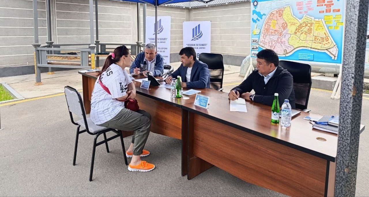Bugun Namangan viloyatida “Issiqlik ta’minoti” AJ boshqaruv raisining birinchi o‘rinbosari Sherzod Sultonov aholi vakillari hamda korxona xodimlari bilan uchrashib, ularning murojaatlarini tingladi